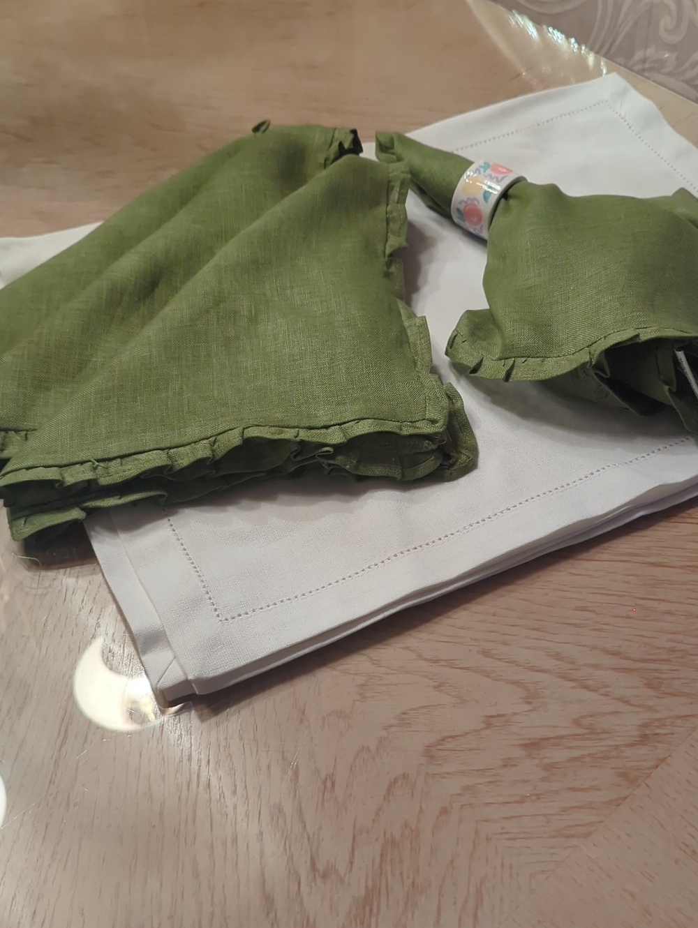 Pottery Barn Ruffled Linen Napkins (4)